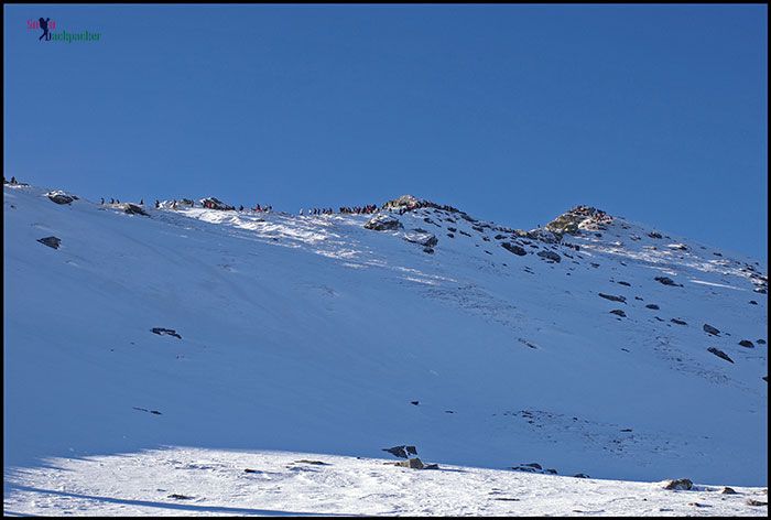 Traffic at Kedarkantha Ridge