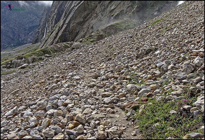 Rugged trail to Vasudhara Falls Rugged trail to Vasudhara Falls